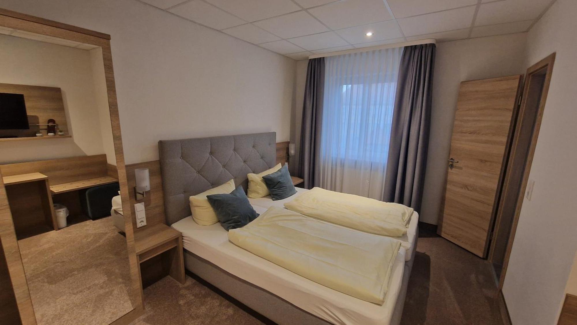 Schwarzer Adler - Hotel Garni Ipsheim Luaran gambar