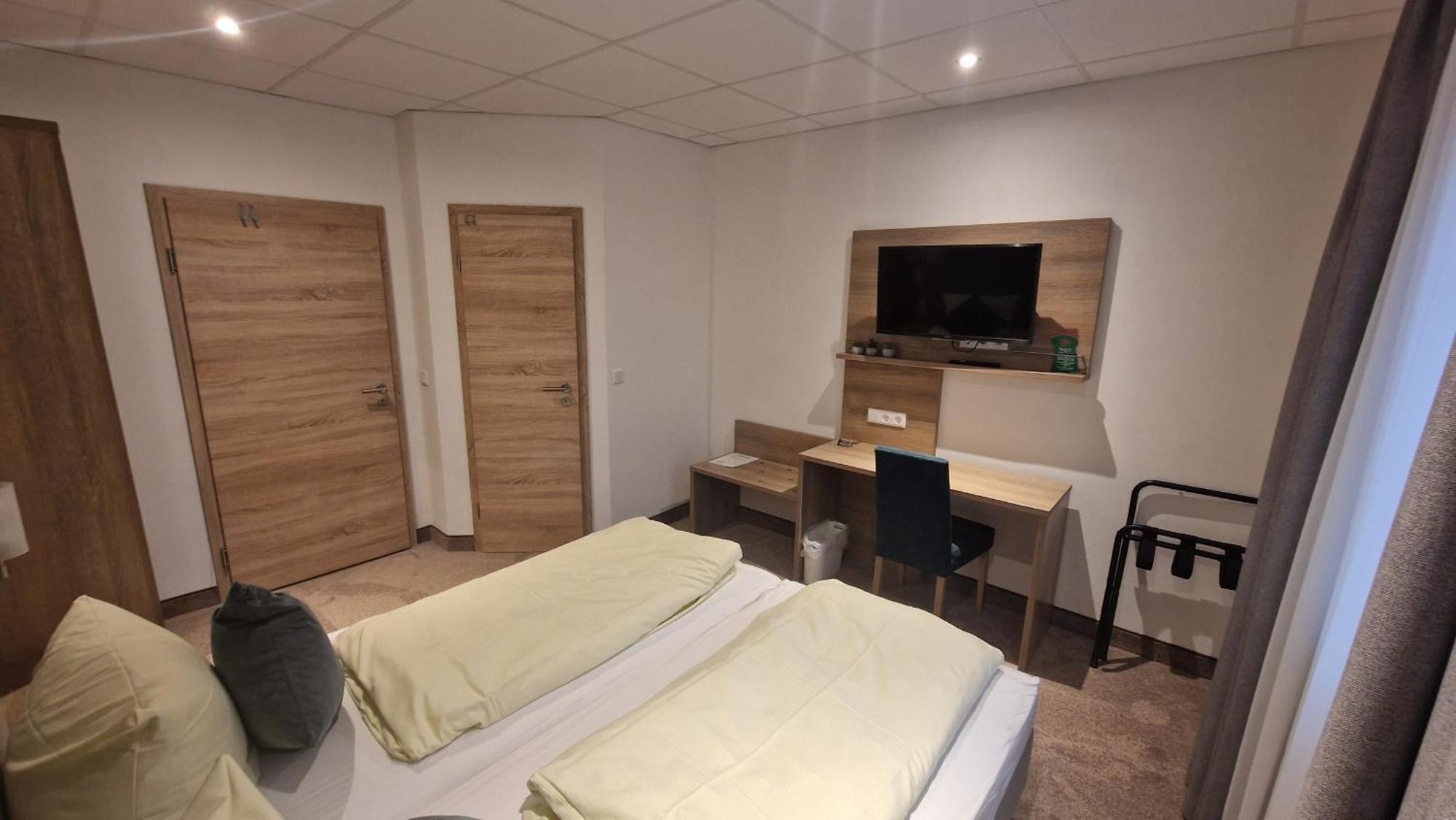 Schwarzer Adler - Hotel Garni Ipsheim Luaran gambar