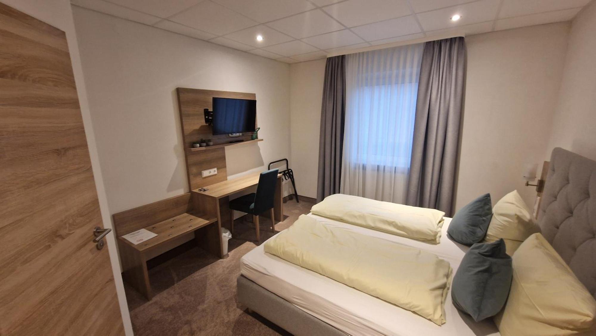 Schwarzer Adler - Hotel Garni Ipsheim Luaran gambar