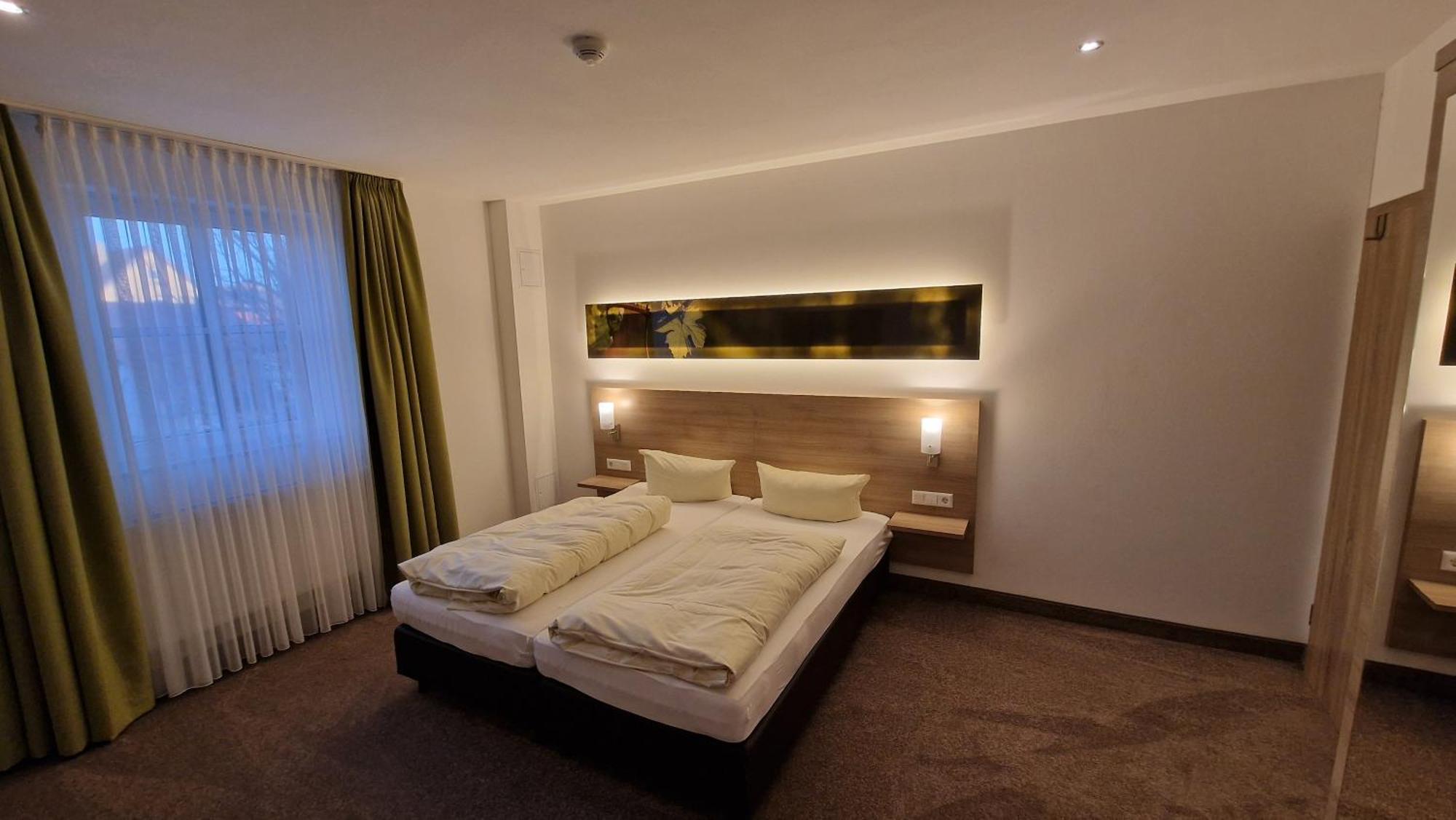 Schwarzer Adler - Hotel Garni Ipsheim Luaran gambar