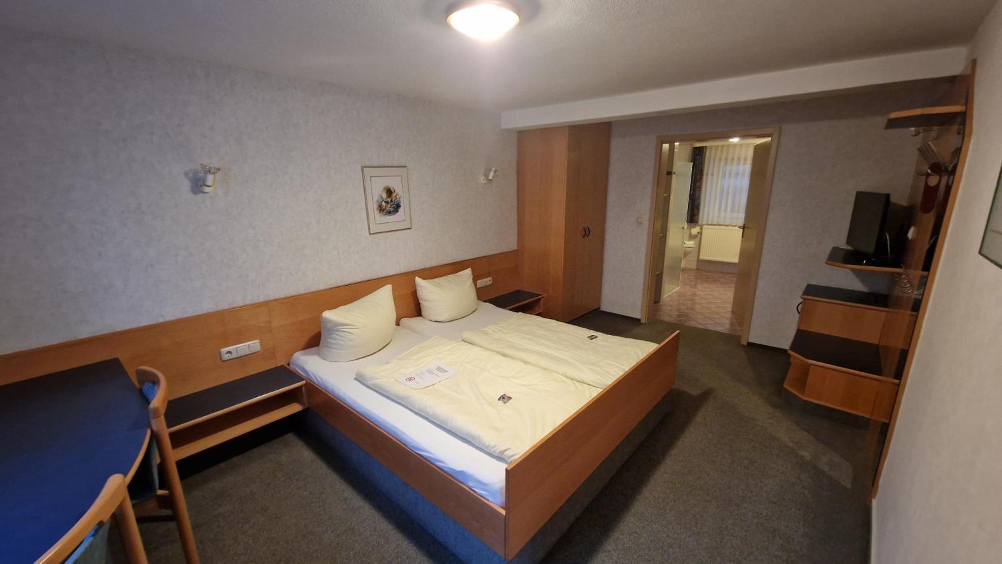Schwarzer Adler - Hotel Garni Ipsheim Bilik gambar