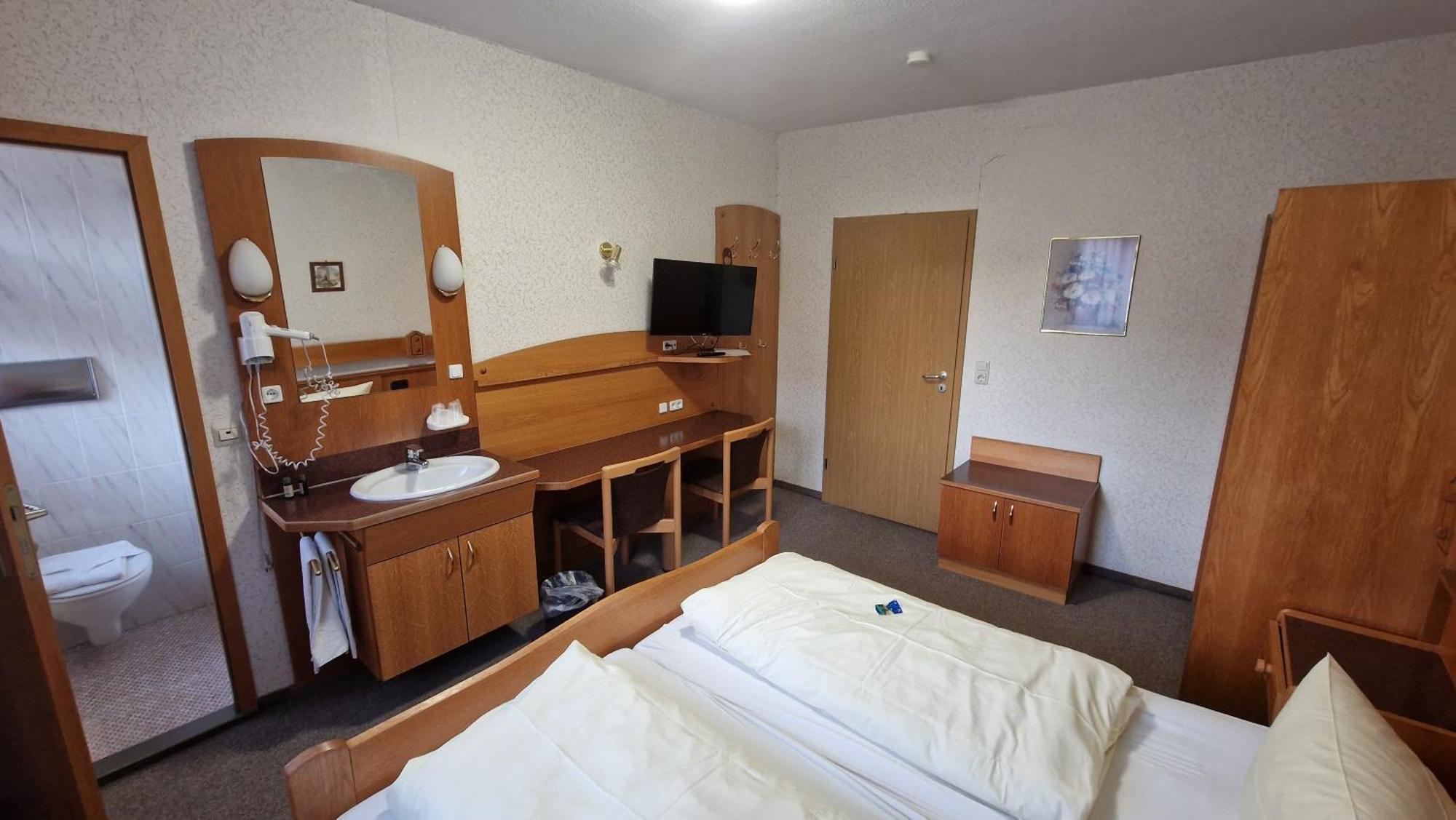Schwarzer Adler - Hotel Garni Ipsheim Bilik gambar