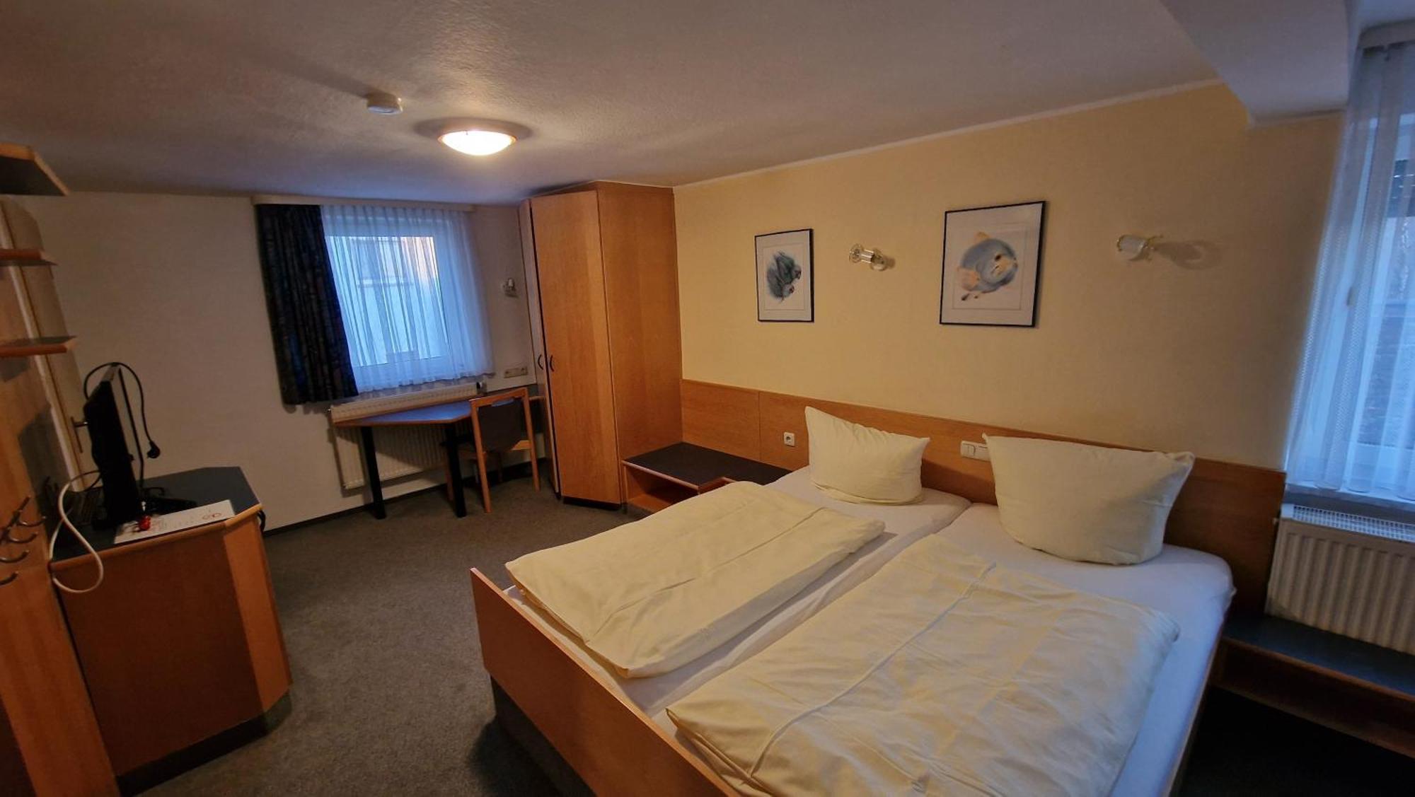 Schwarzer Adler - Hotel Garni Ipsheim Bilik gambar